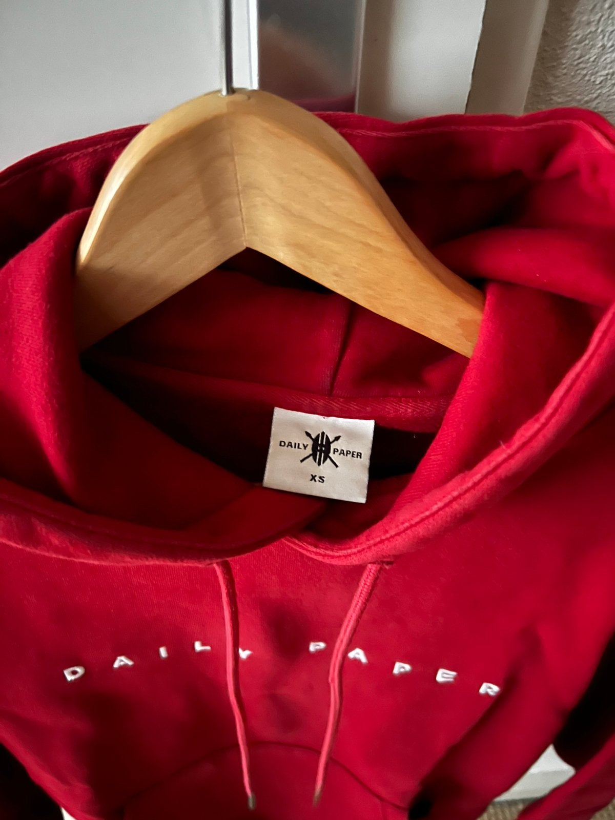 Daily Paper Rode Hoodie – Maat XS, Kleding | Heren, Ophalen of Verzenden, Zo goed als nieuw, Maat 46 (S) of kleiner, Rood