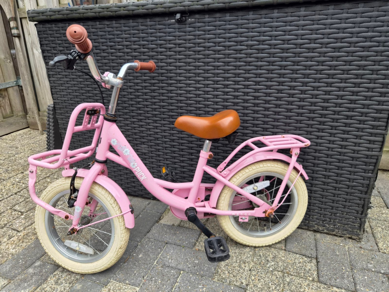 Roze Puky kinderfiets met voor- en achterdrager, Fietsen en Brommers, Ophalen, Terugtraprem, Gebruikt, Puky