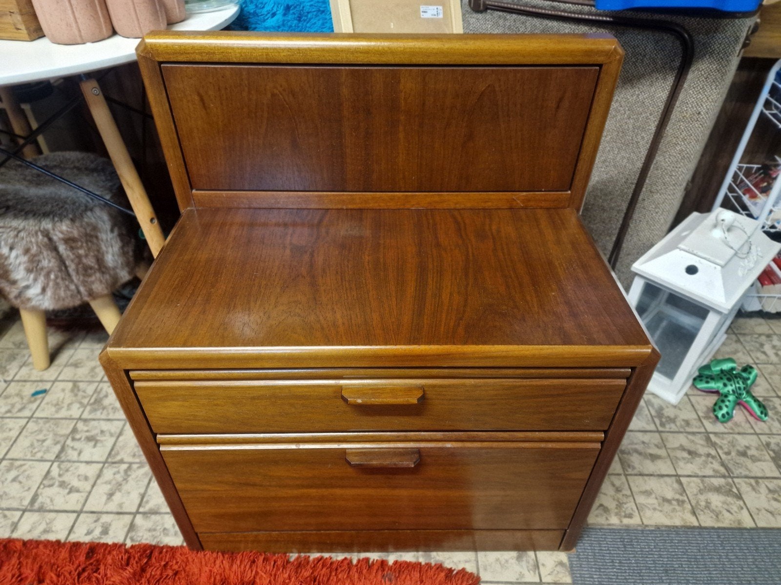 Vintage houten kastje met twee lades, Ophalen