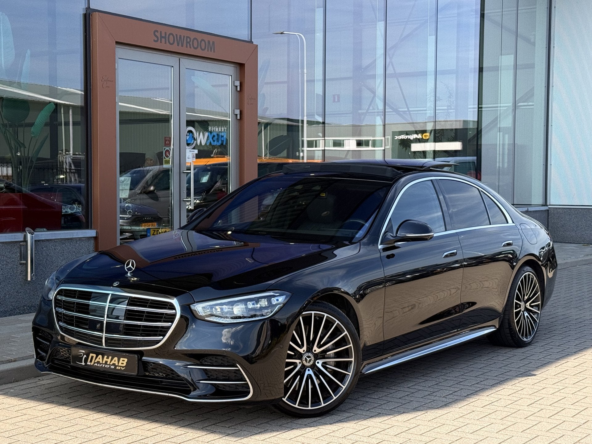 Mercedes-Benz S-Klasse 580 e 4MATIC AMG | Burmester | Pano |, Auto's, Automaat, Dealer onderhouden, Gebruikt, Zwart