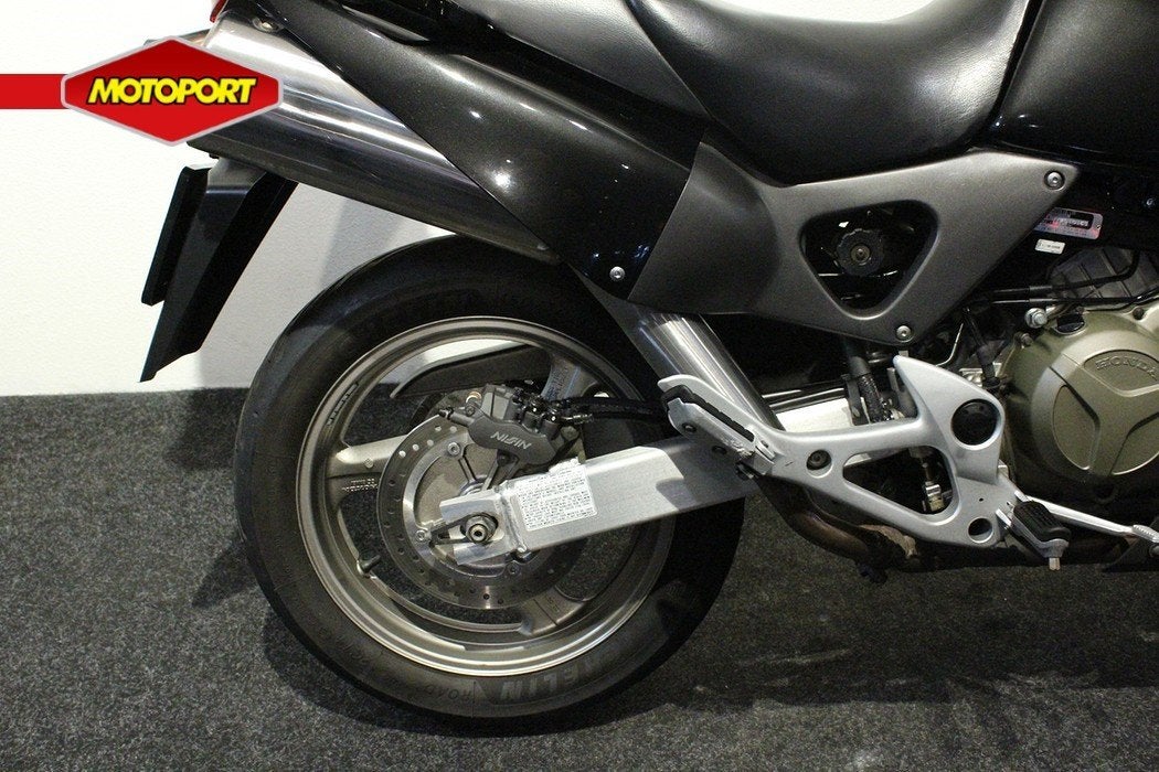 Honda XL 1000 V VARADERO (bj 2002), CAPRONILAAN 1
1119 NN  SCHIPHOL-RIJK, NL, Toermotor, HONDA NEDERLAND BV, Cco@honda-eu.com