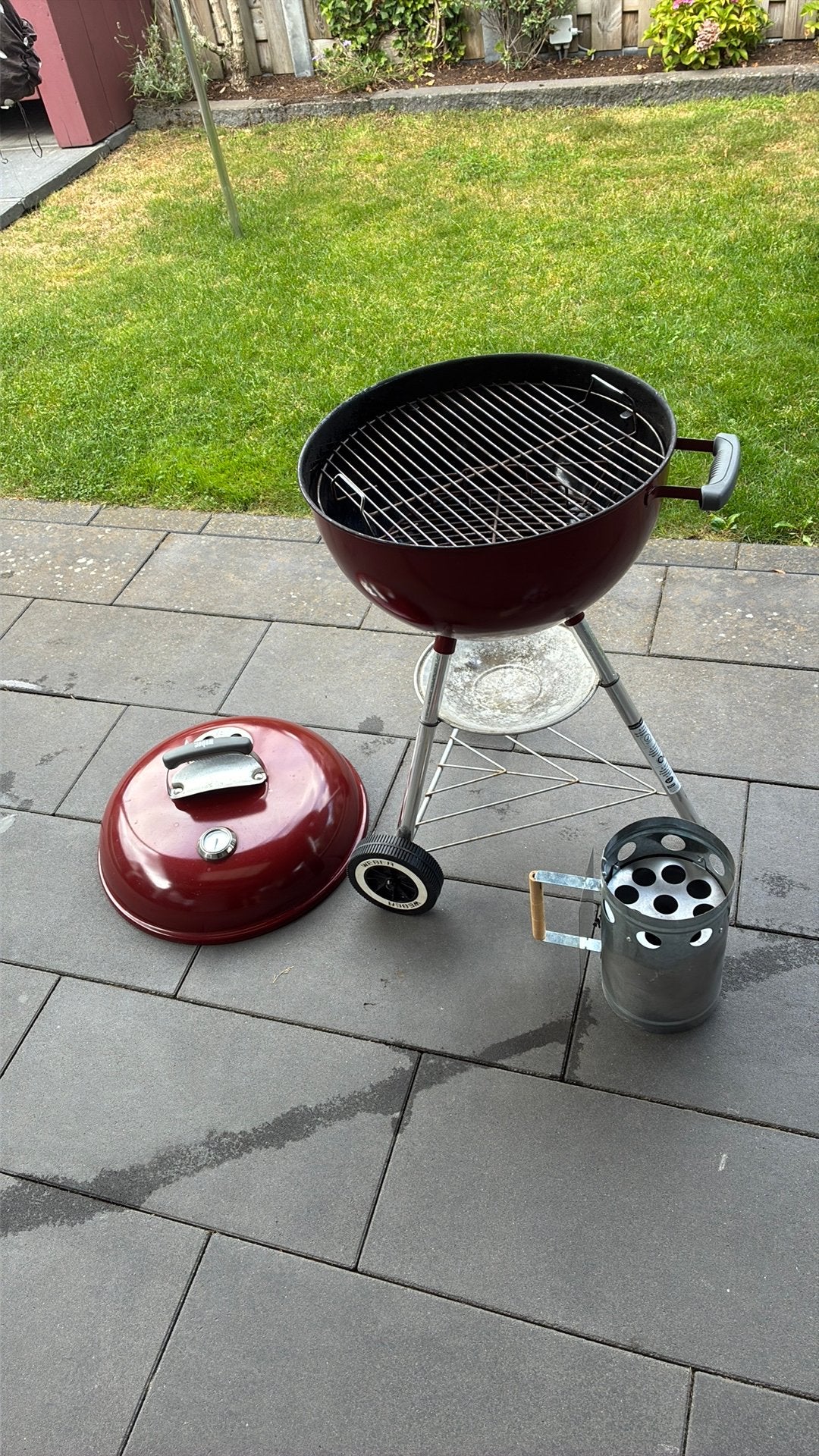 Te koop Weber houtskool BBQ, Tuin en Terras, Houtskoolbarbecues, Ophalen, Gebruikt, Met accessoires