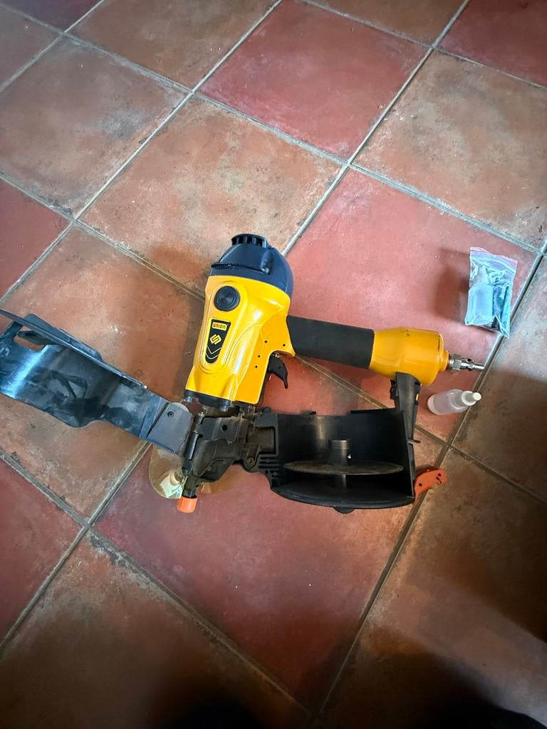 Union Spijkertacker - Zo goed als nieuw, Doe-het-zelf en Verbouw, Ophalen, 6 tot 10 bar, Zo goed als nieuw, Minder dan 200 liter/min