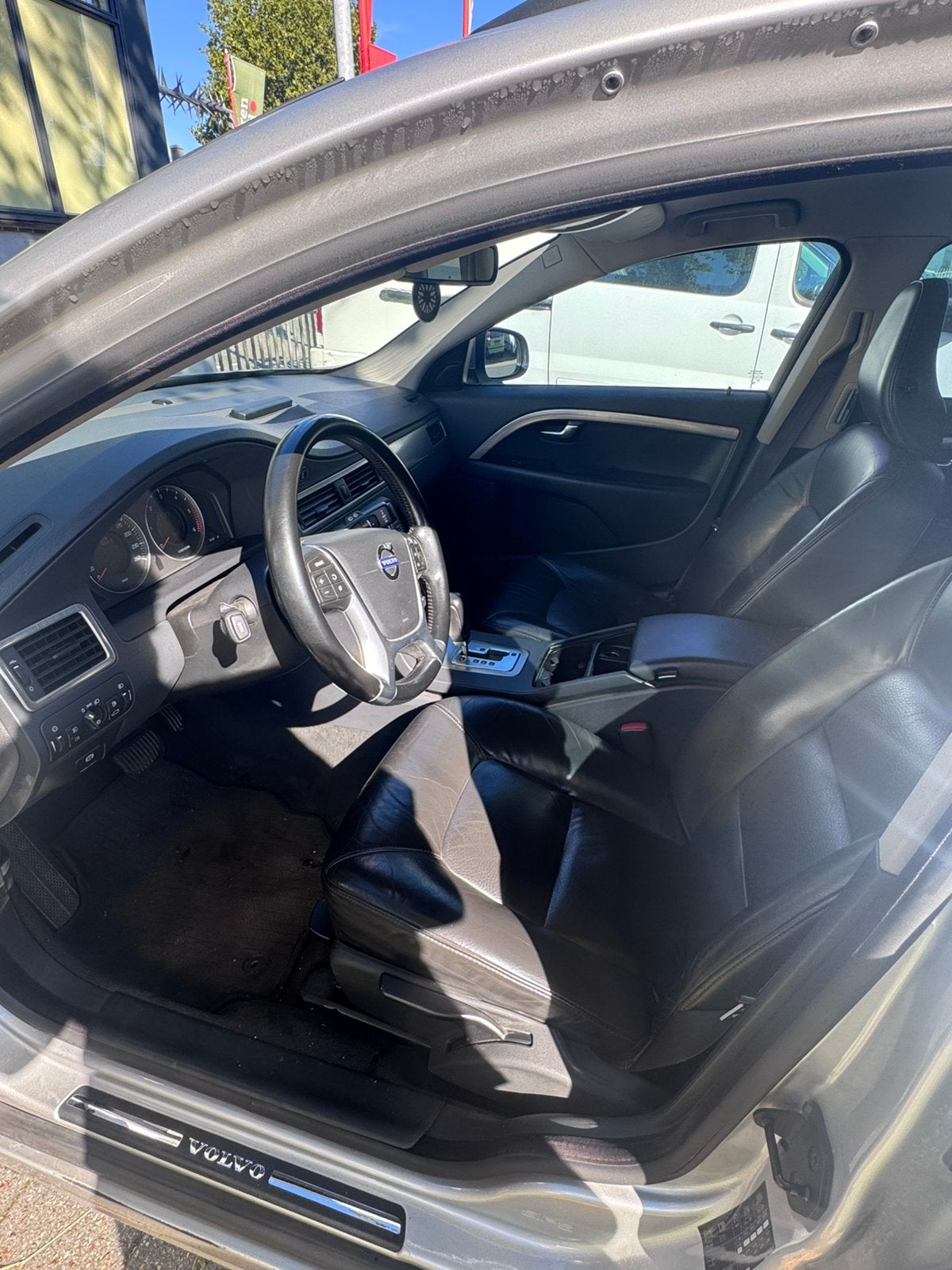 Foto 14 van Volvo V70 2.4 D AUT 2010 Grijs