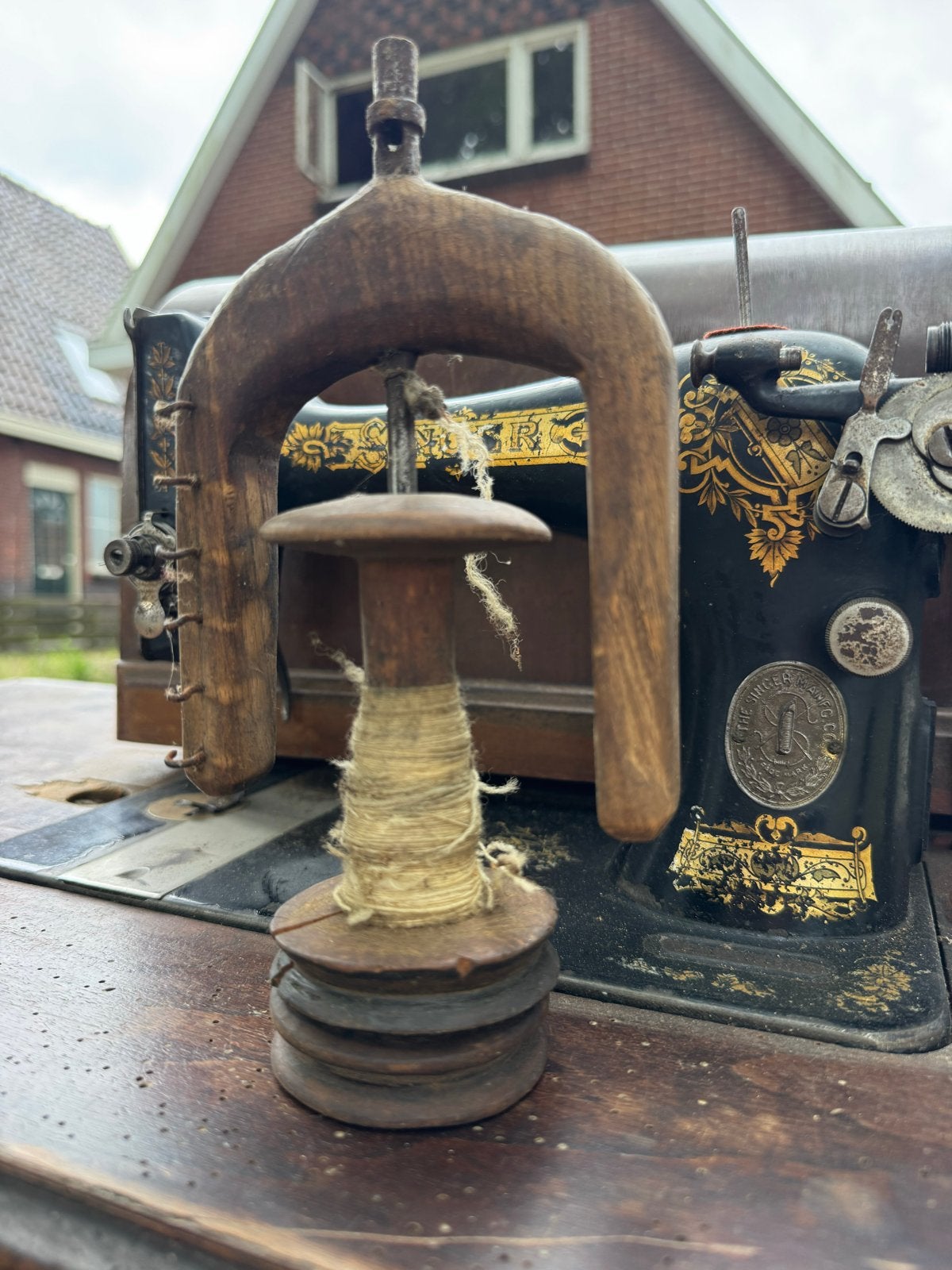 Antieke Singer Naaimachine met Onderstel, Ophalen