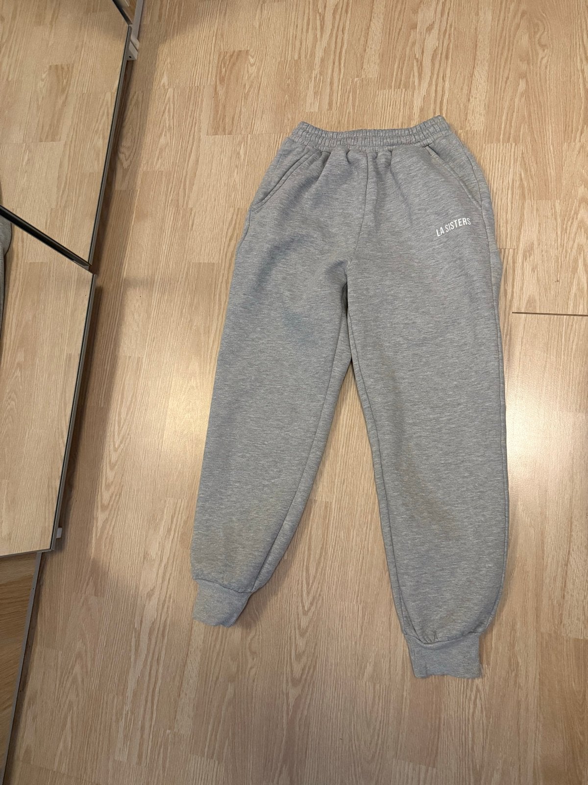 LA Sisters joggingbroek grijs - Maat XS, Ophalen of Verzenden, Zo goed als nieuw, Maat 34 (XS) of kleiner, Grijs