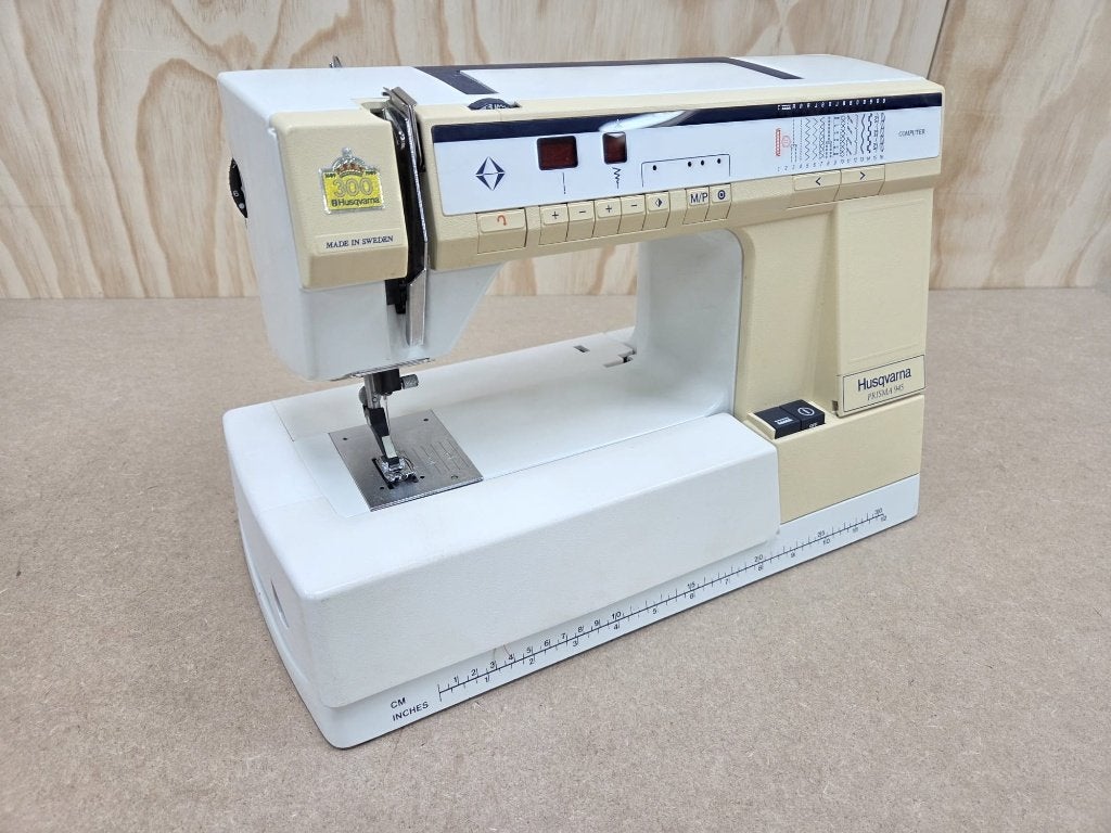 Naaimachine Husqvarna PRISMA 945 computernaaimachine, Hobby en Vrije tijd, Ophalen of Verzenden, Gebruikt, Naaimachine, Husqvarna