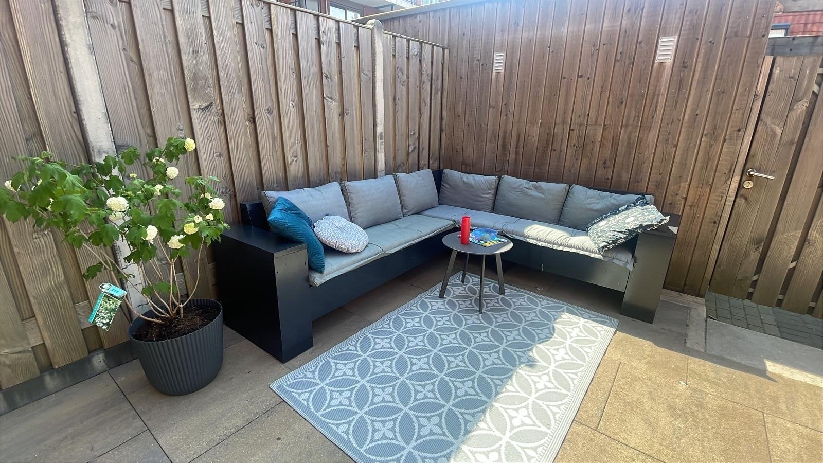 Steigerhouten loungebank met tafeltje, Tuin en Terras, Tuinsets en Loungesets, Ophalen, 5 zitplaatsen, Steigerhout, Zo goed als nieuw