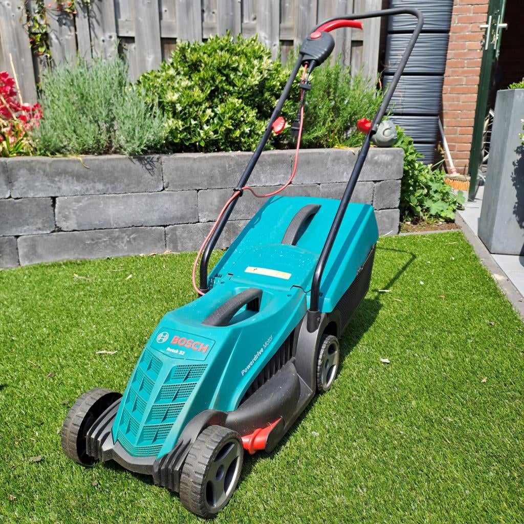 Bosch Rotak 32 Powerdrive Motor!, Tuin en Terras, Grasmaaiers, Ophalen, Cirkelmaaier, Gebruikt, Elektrische grasmaaier
