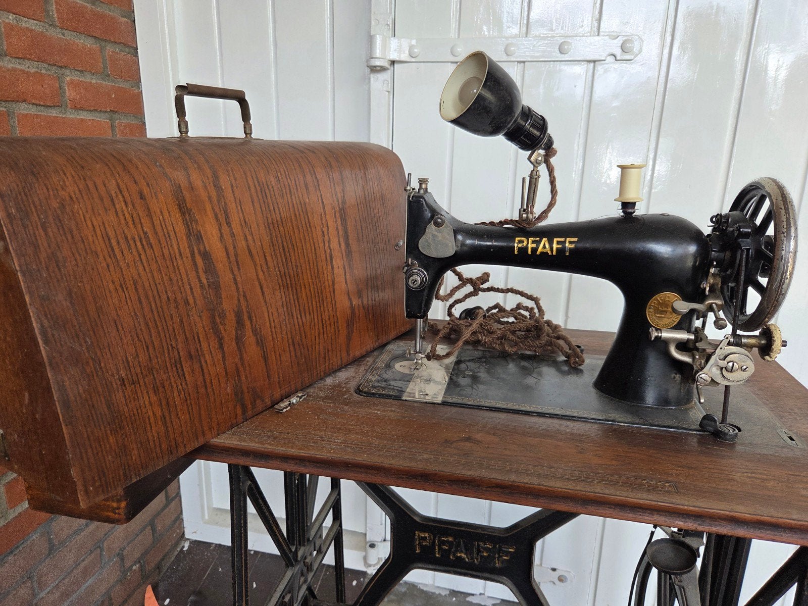 Pfaff naaimachine, Ophalen