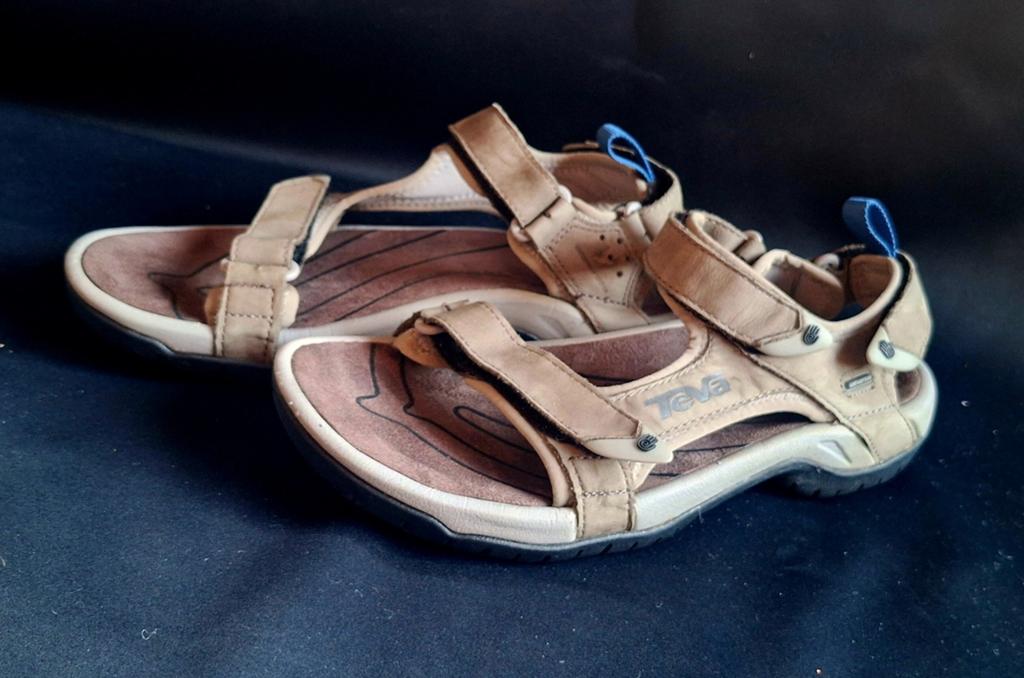 Teva sandalen maat 40,5, Beige, Teva, Gedragen, Sandalen of Muiltjes
