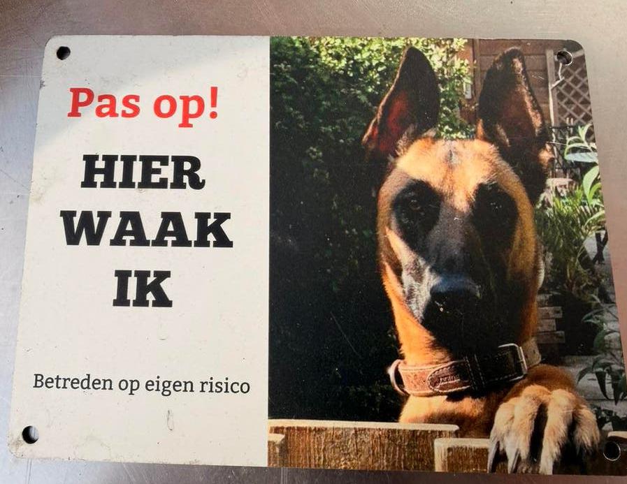 Waarschuwingsbordje pas op! Hier waak ik Betreden op eigen r, Verzenden, Zo goed als nieuw