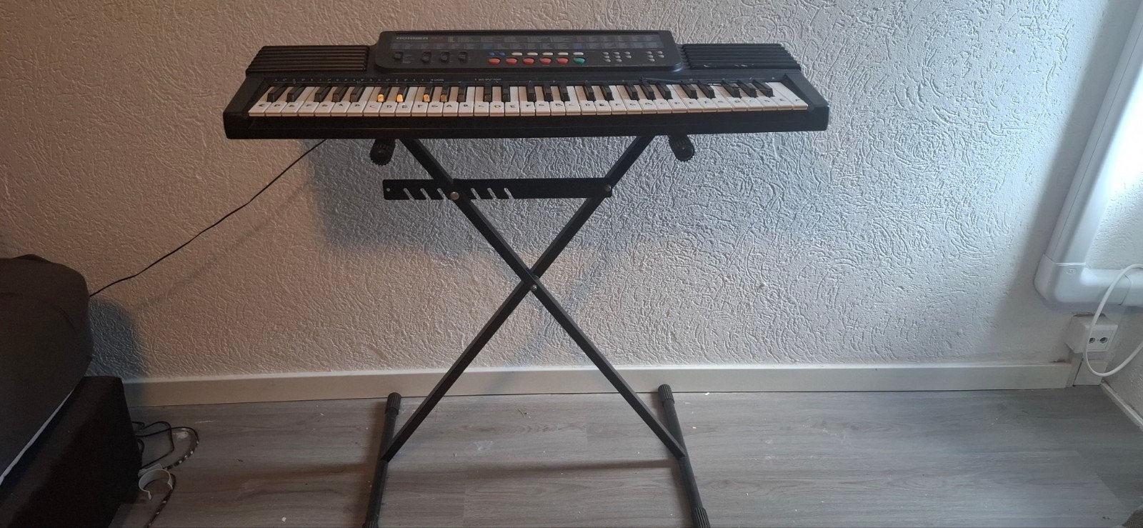 Keyboard, Muziek en Instrumenten, Keyboards, 61 toetsen, Zo goed als nieuw, Met standaard, Ophalen