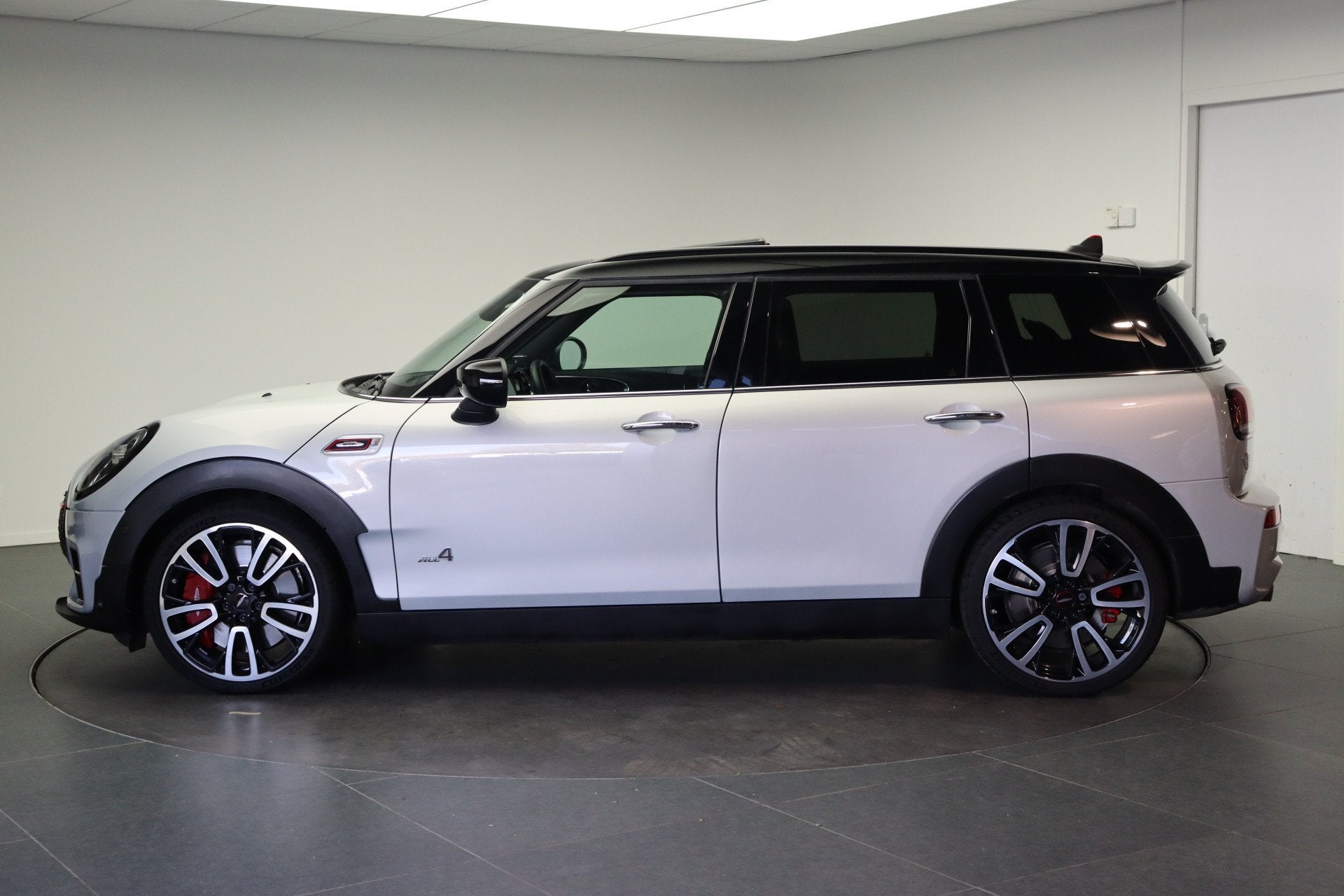 MINI Clubman JCW ALL4 Automaat / Panoramadak / JCW Sportstoe, Auto's, 1525 kg, Gebruikt, 4 cilinders, Met garantie (alle)