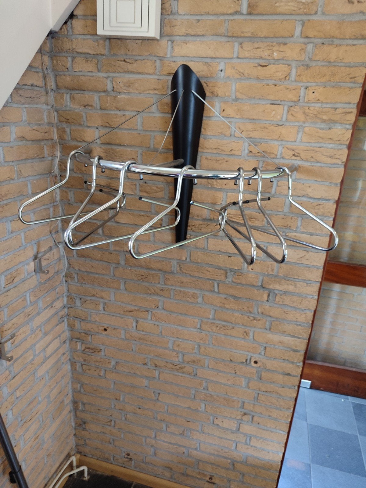 vintage kapstok wandrek 7 metalen kleding hangers, Ophalen, Wasrek