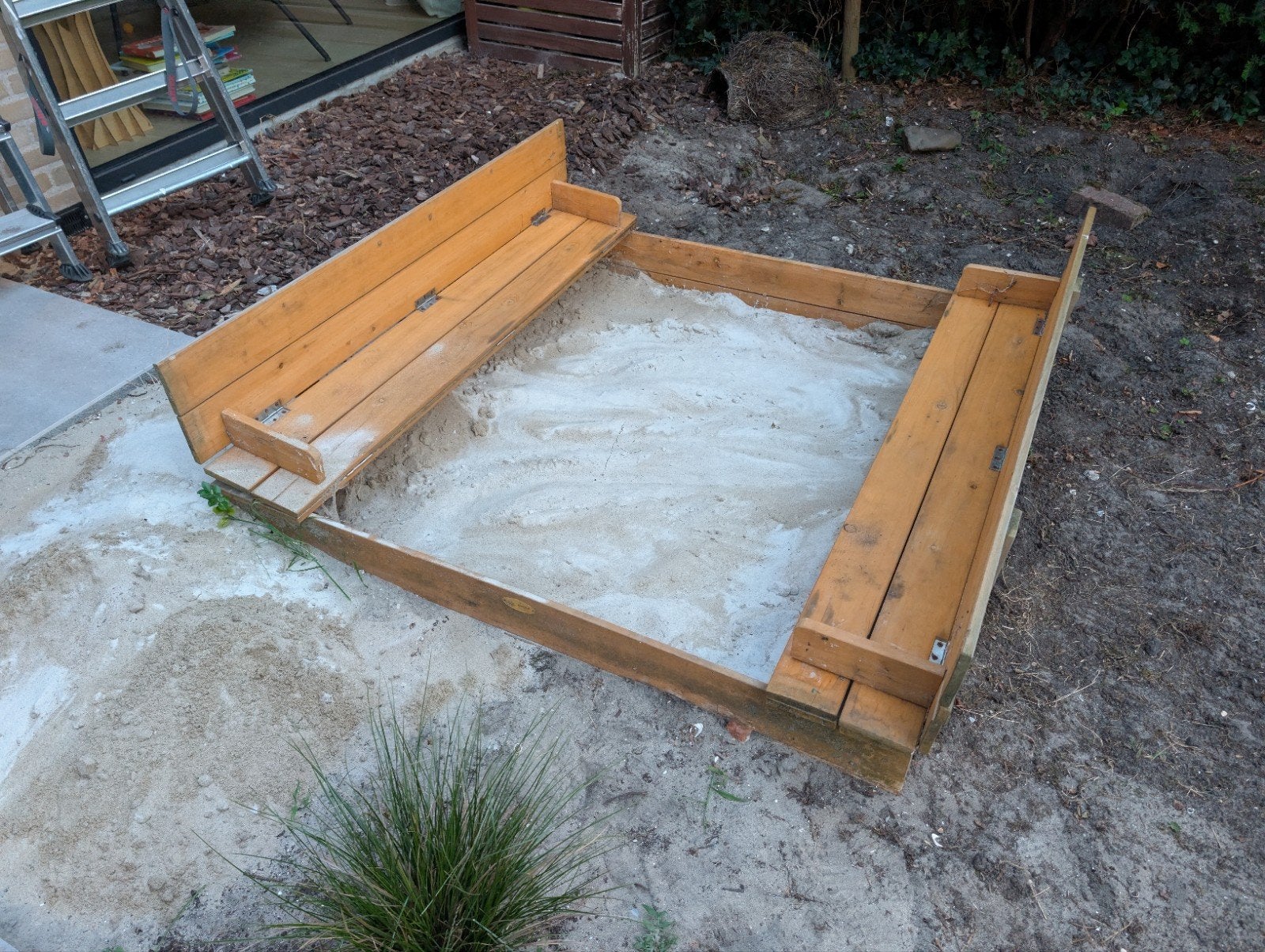 Houten zandbak met deksel en zitjes, Kinderen en Baby's, Speelgoed | Buiten | Zandbakken, Ophalen, Gebruikt