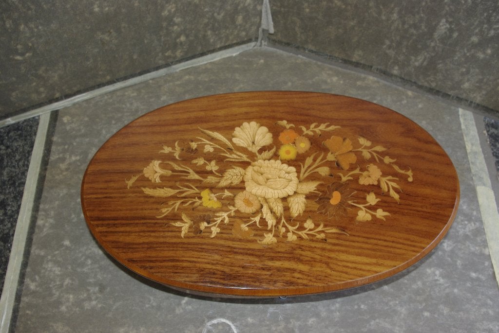 Ovale houten muziekdoos met bloemeninleg / Diverse kistjes, Antiek en Kunst, Ophalen of Verzenden