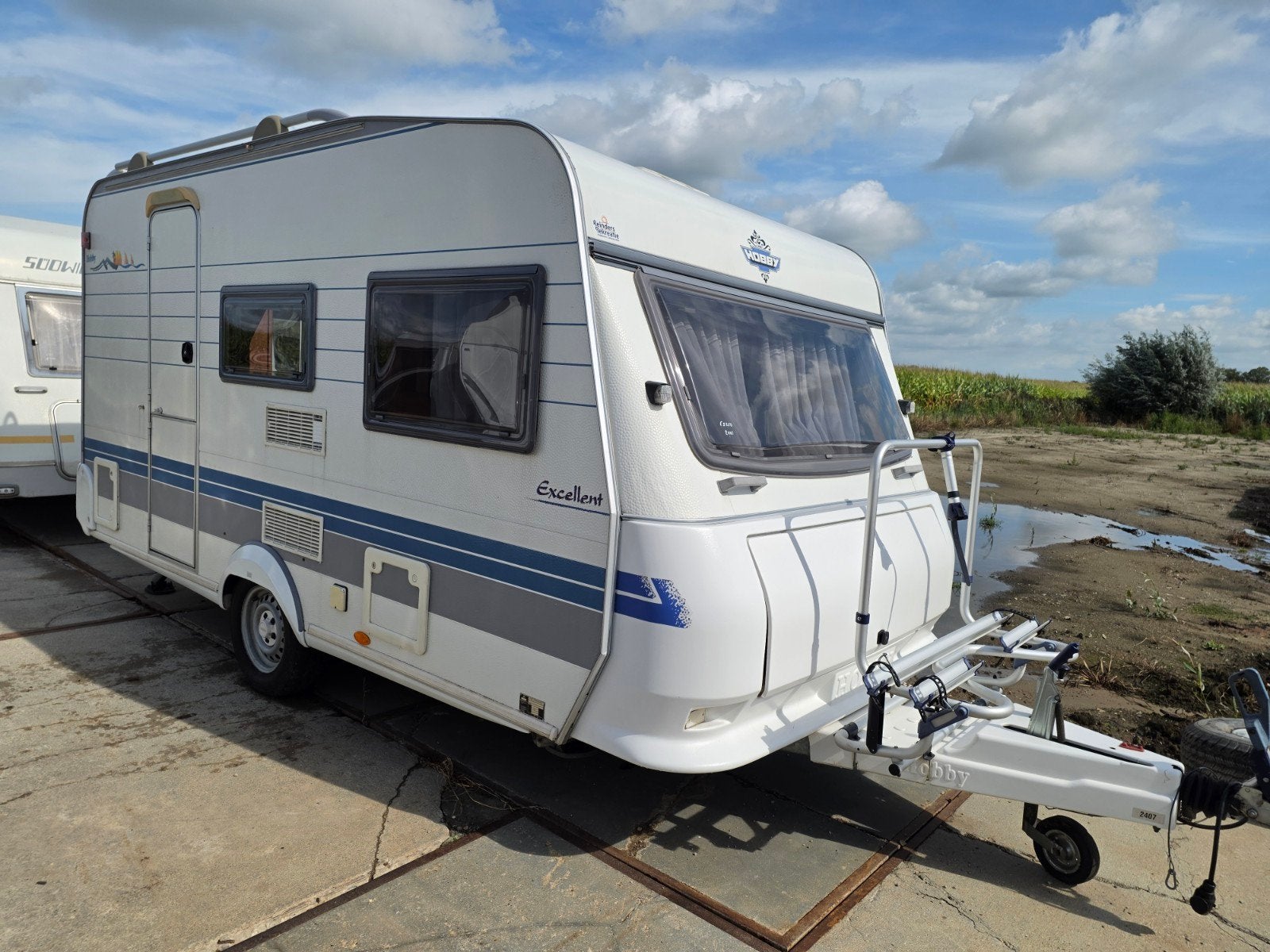 Hobby 400 SB,Voortent,Fietsendrager,Vast bed en treinzit, Vast bed, Hobby, Schokbreker, Bedrijf