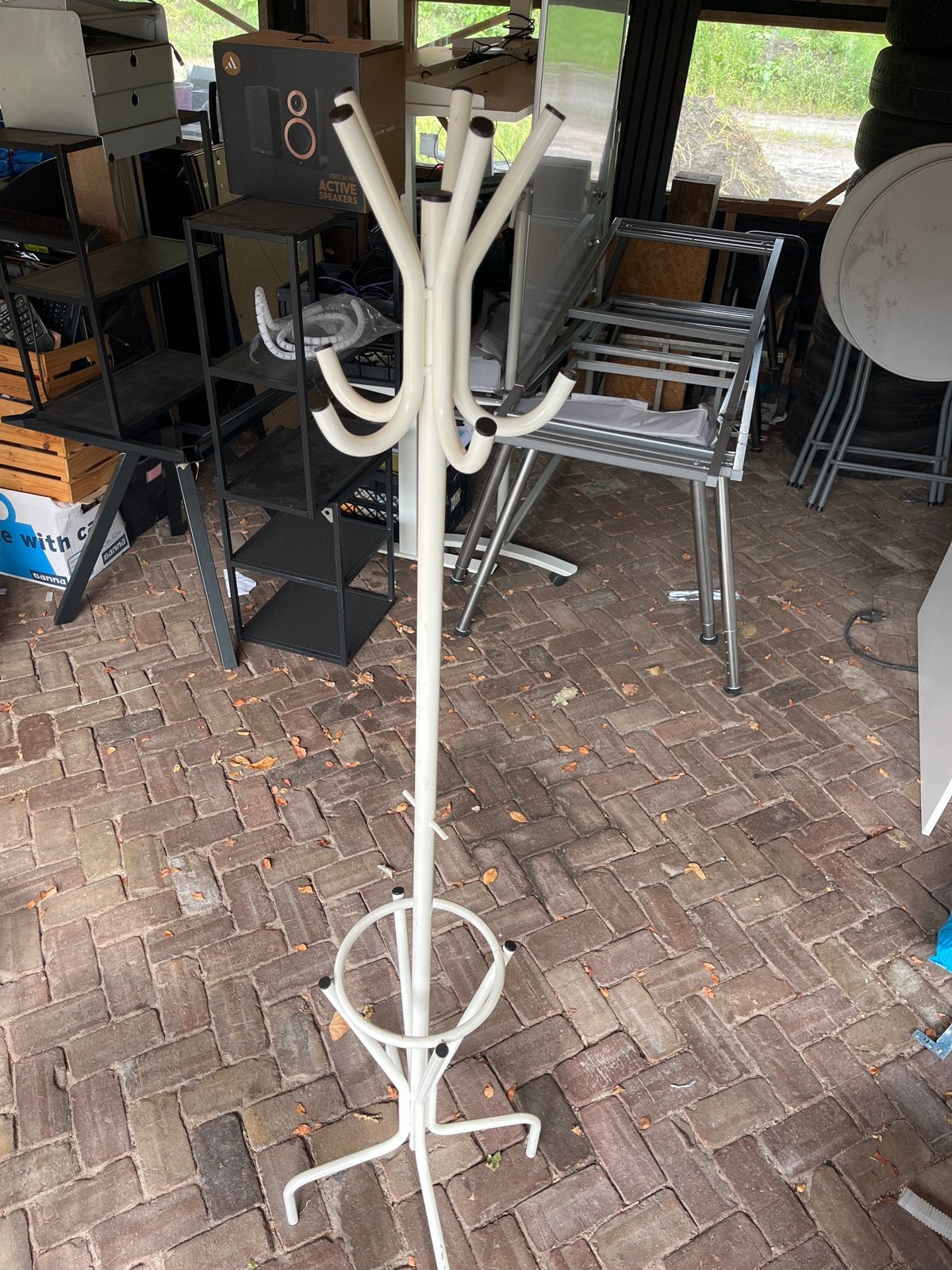 Witte staande kapstok met paraplubak, Huis en Inrichting, Gebruikt, Ophalen of Verzenden, Metaal, Staande kapstok