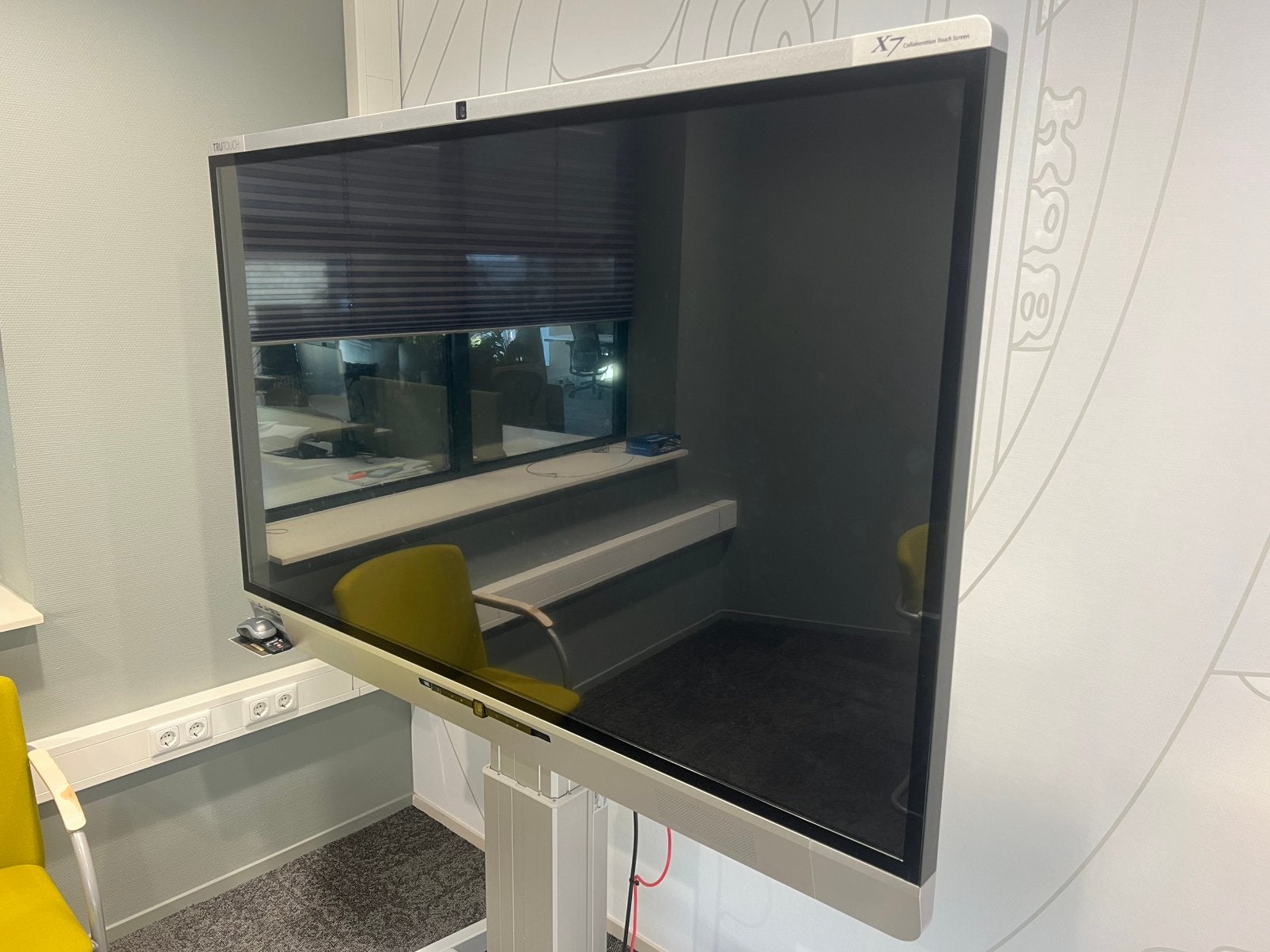 X7 Collaboration Touch Screen met elektrische tv-lift, Audio, Tv en Foto, Ophalen of Verzenden, Elektrisch, Zo goed als nieuw
