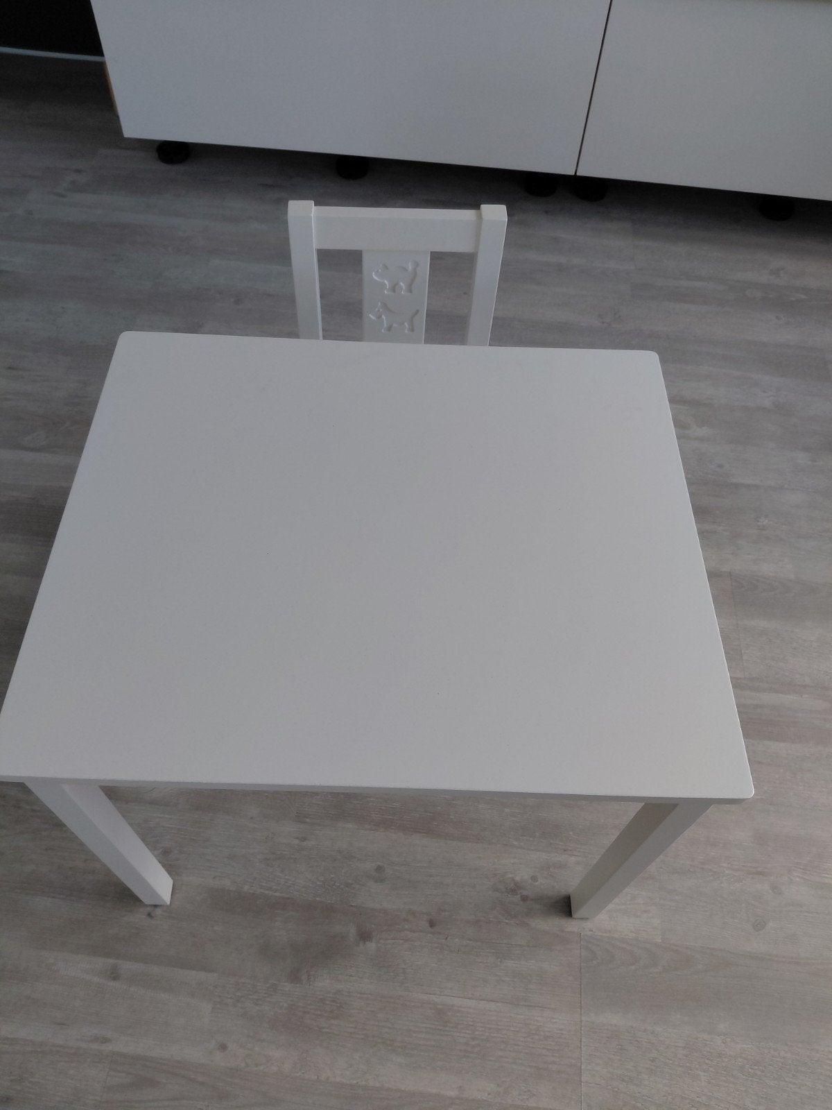 IKEA Kinder Tafeltje en Stoel - Zo goed als nieuw, Kinderen en Baby's, Kinderkamer | Tafels en Stoelen, Ophalen