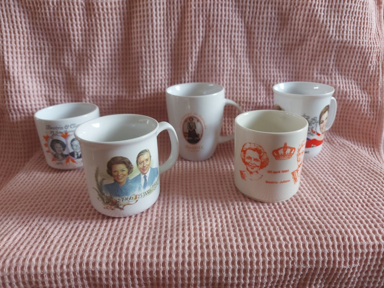 Koningshuis verzameling oranjes: Tegels, Mokken, Flessen, Verzamelen, Koninklijk Huis en Royalty, Ophalen of Verzenden, Servies