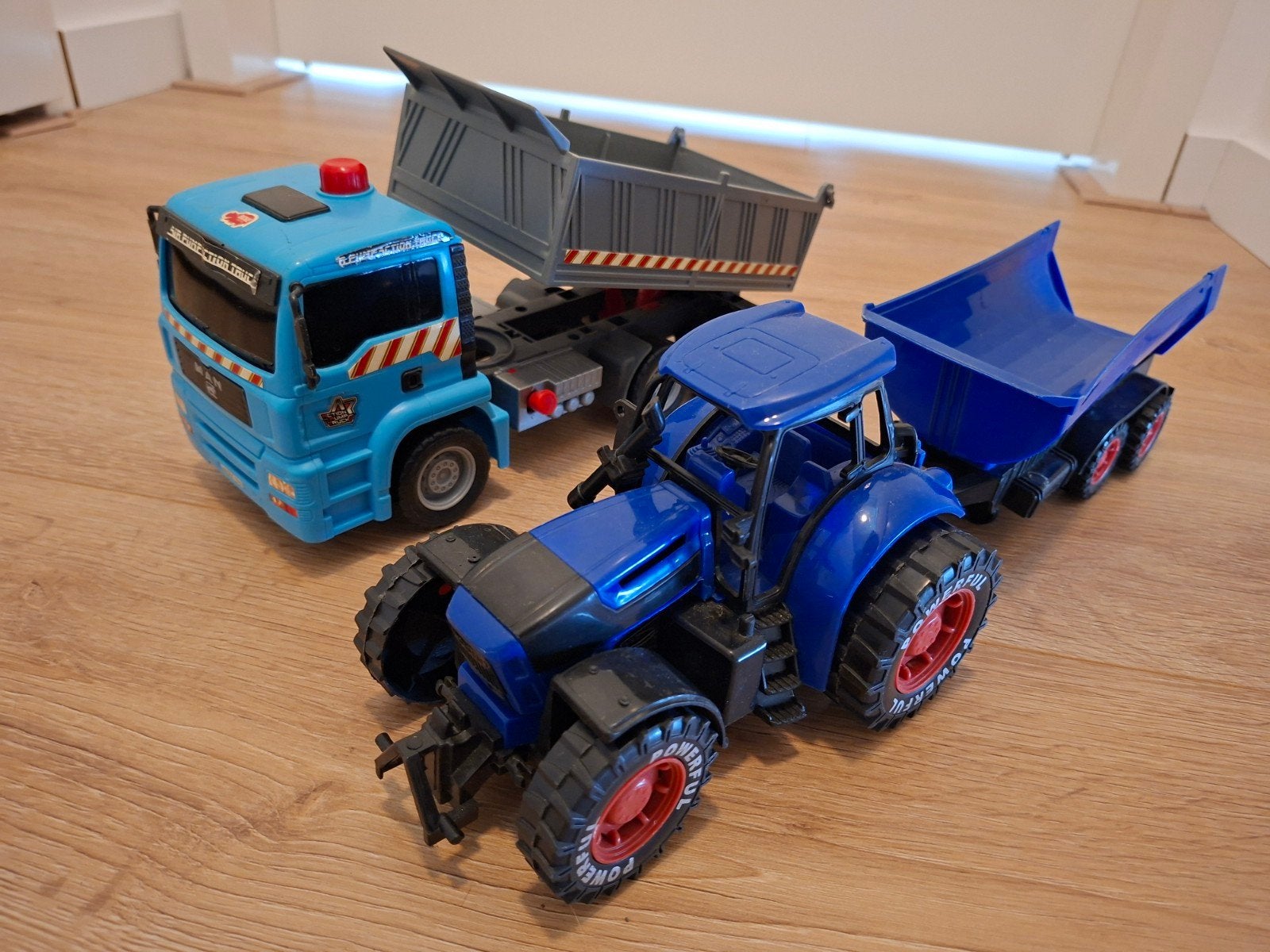 Te koop: Vrachtwagen & Tractor (Nieuwstaat), Ophalen, Nieuw