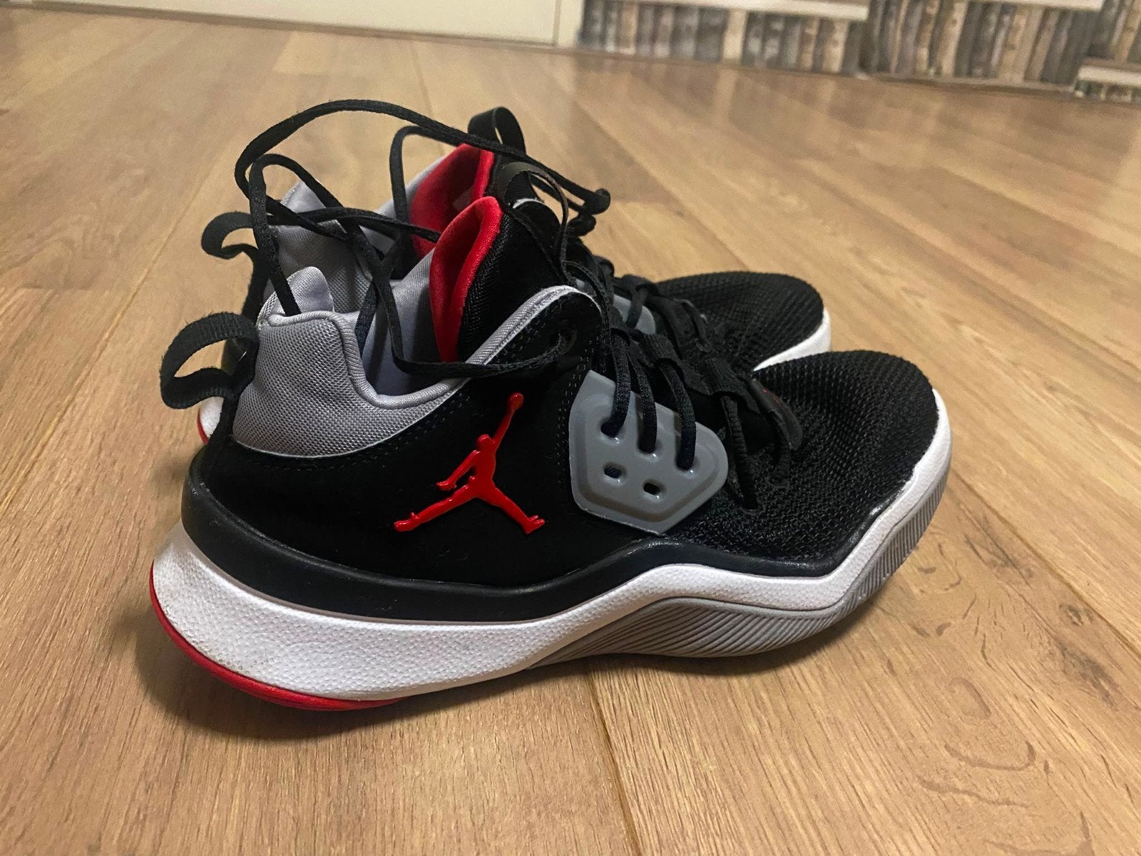 Jordan sneakers zwart/rood - Maat 40, Zwart, Ophalen of Verzenden, Jordan, Sneakers of Gympen
