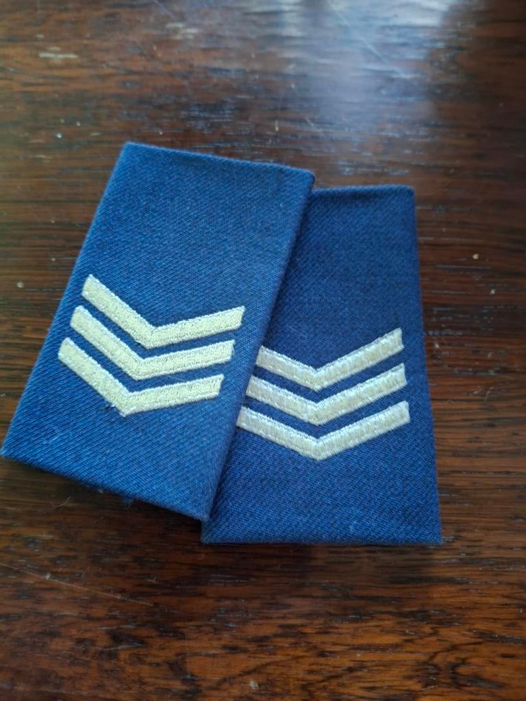 Set rangen gemeentepolitie en rijkspolitie hoofdagent, Verzamelen, Militaria | Algemeen, Overige soorten, Embleem of Badge, Nederland