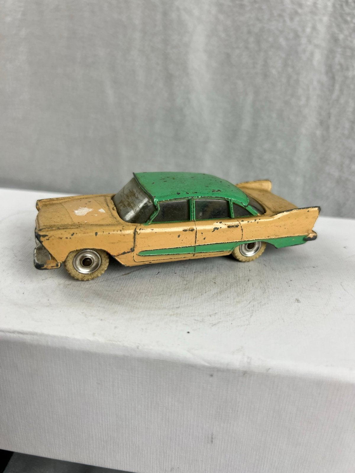 Dinky Toys Plymouth Plaza - Vintage Speelgoedauto, Ophalen of Verzenden, Gebruikt, Auto