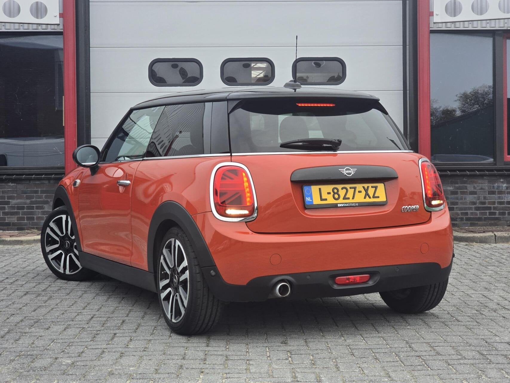 Mini 1.5 Cooper Chili 3-Deurs Leer/Stoelverw/LED/Navi/PDC, Voorwielaandrijving, 136 pk, Gebruikt, Overige kleuren