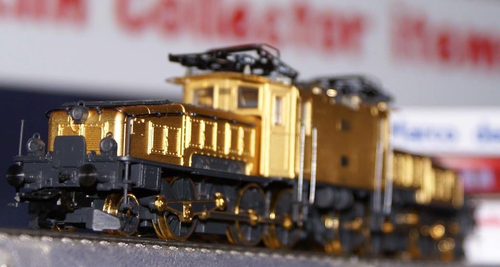 Märklin 32560 SBB Ce6/8 II Gold Edition Crococdile, Hobby en Vrije tijd, Modeltreinen | H0, Wisselstroom, Locomotief, Nieuw, Ophalen of Verzenden