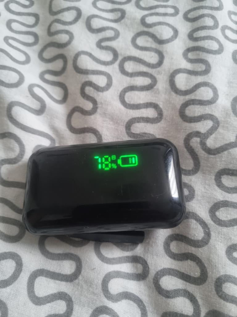 Draadloze oordopjes met oplaadcase en display, Ophalen of Verzenden, Zo goed als nieuw, Overige merken, Draadloos