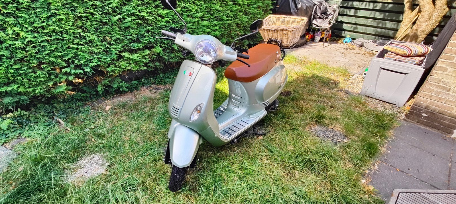 Iva Lux 50 Benzine Snorscooter - Zo goed als nieuw, Fietsen en Brommers, Snorfietsen en Snorscooters, Ophalen, Zo goed als nieuw