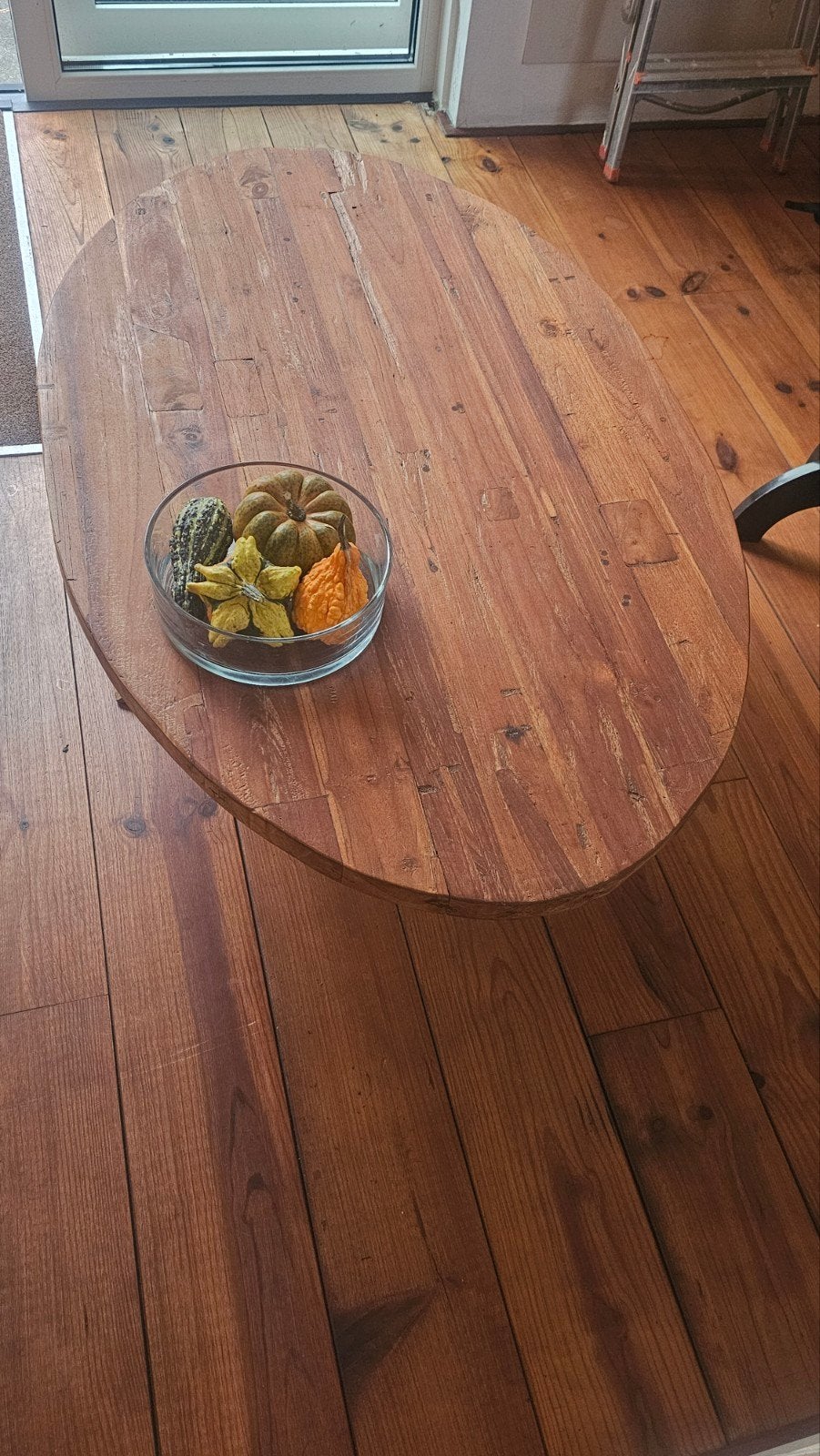 Ovale houten salontafel met kruis onderstel, Ophalen, Gebruikt, 100 tot 150 cm, Rustiek