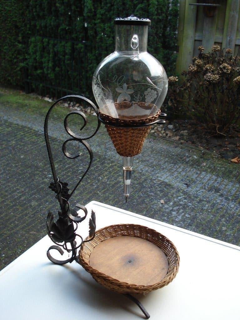 oud wijnschenker met gegraveerd glas, Ophalen