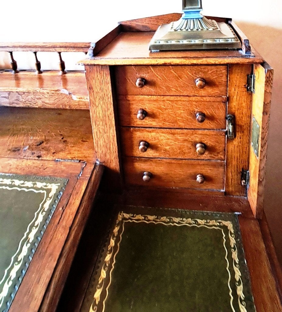 Foto 13 van Uniek Antiek Eiken Dickens Bureau (ca. 1910) – Blikvanger!