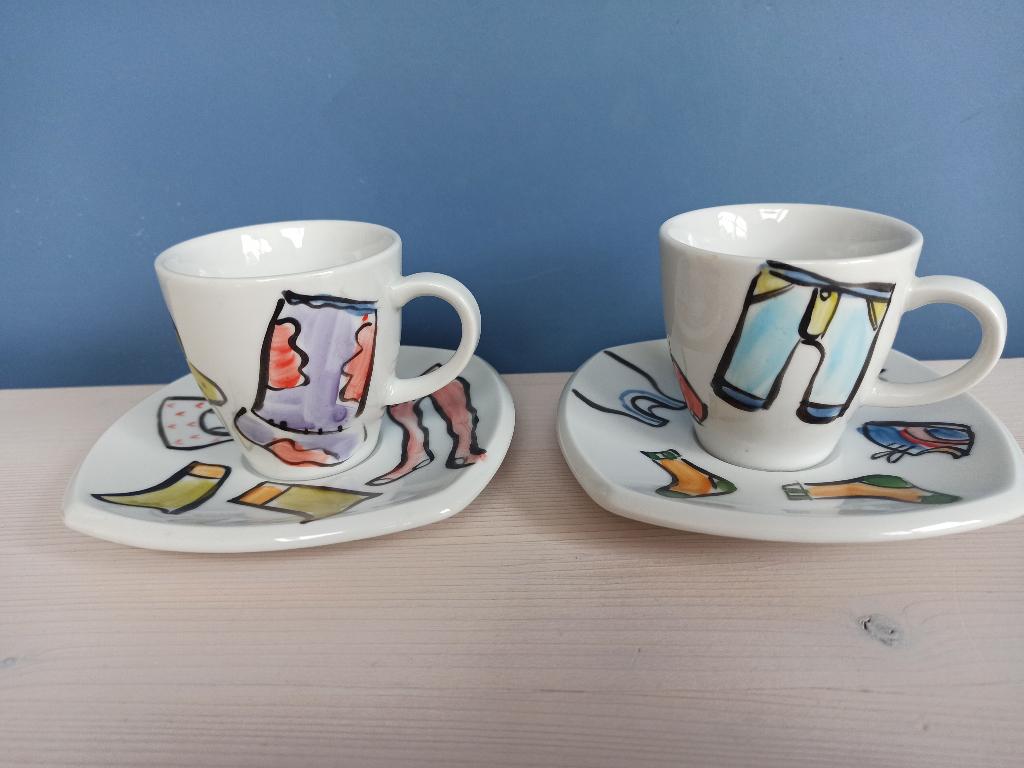 2 handbeschilderde espresso kop/schotels (afhaalprijs), Ophalen, Zo goed als nieuw, Overige stijlen, Kop(pen) en/of Schotel(s)