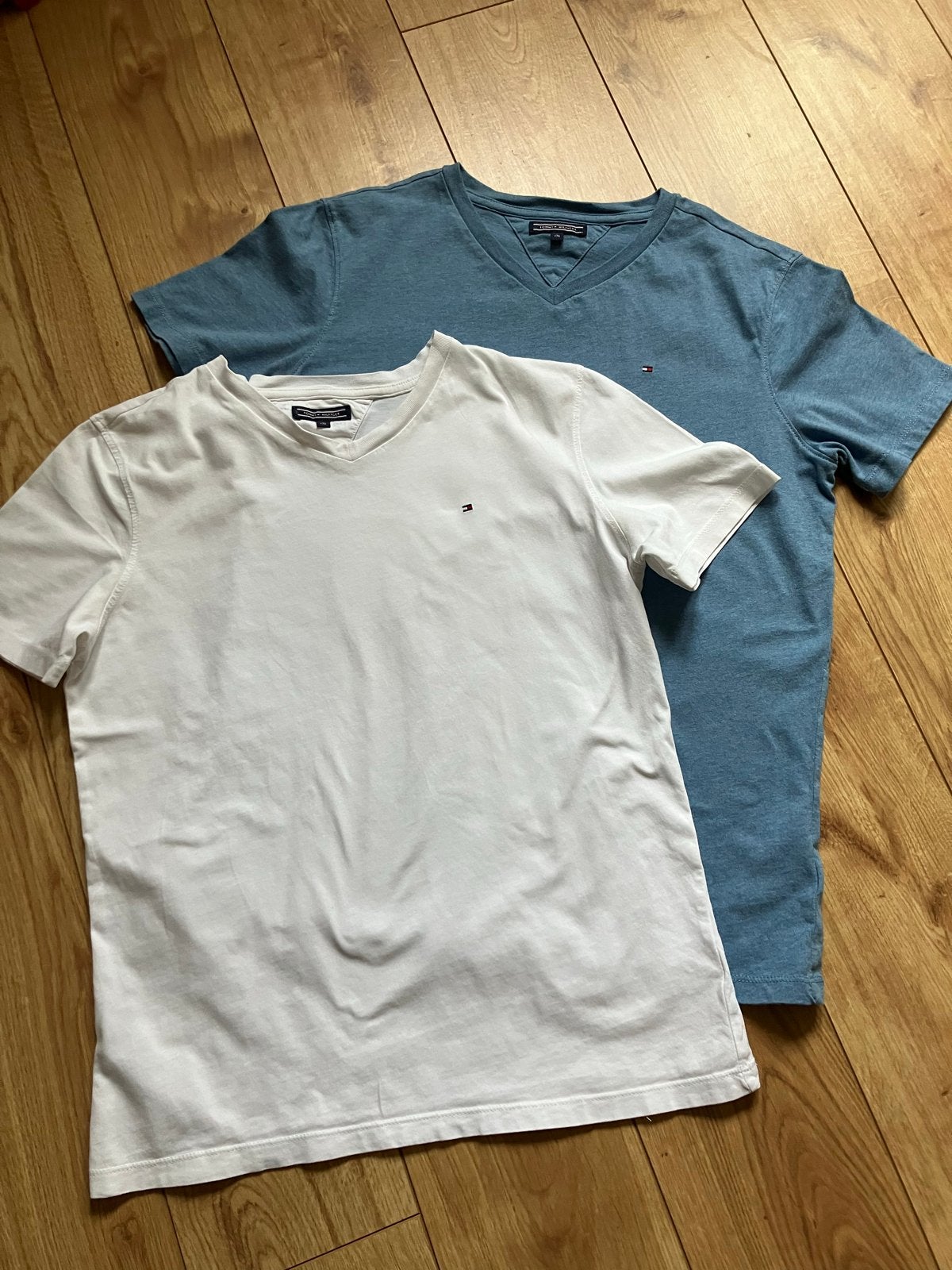 Tommy Hilfiger T-shirts (2 stuks) 176, Kinderen en Baby's, Kinderkleding | Maat 176, Ophalen of Verzenden, Zo goed als nieuw, Jongen
