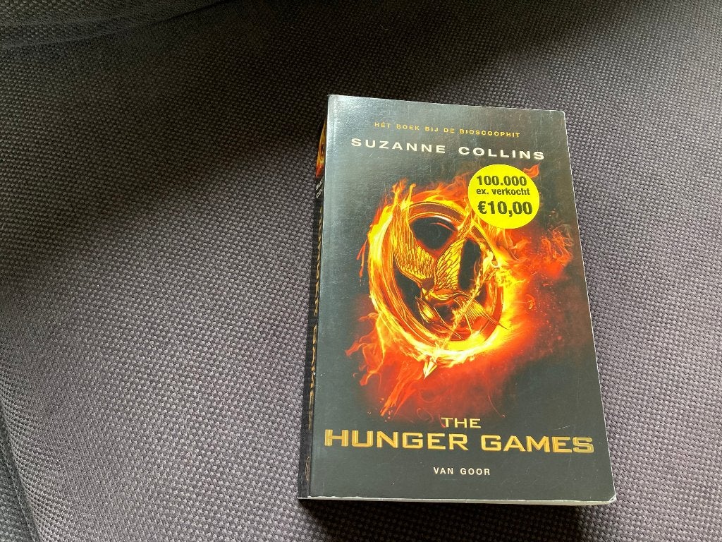 🔥 The Hunger Games - Suzanne Collins, Boeken, Fantasy, Gelezen, Ophalen of Verzenden