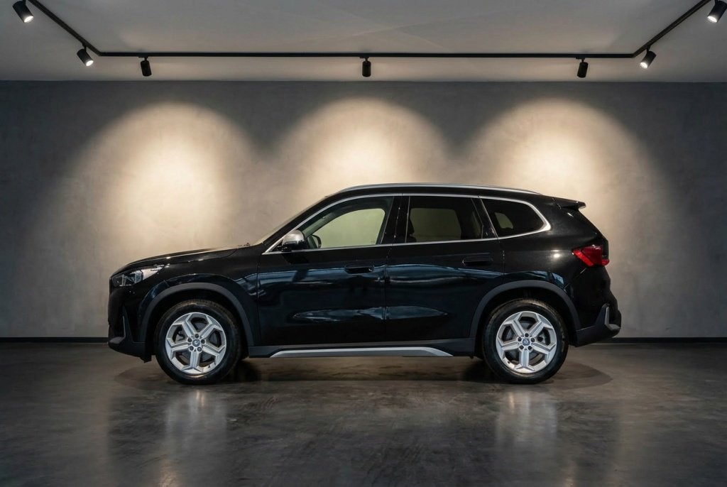 BMW X1 xDrive25e PHEV Facelift | Adaptive LED | Stoelverwarm, Auto's, BMW, 14 kWh, Gebruikt, Euro 6, Zwart