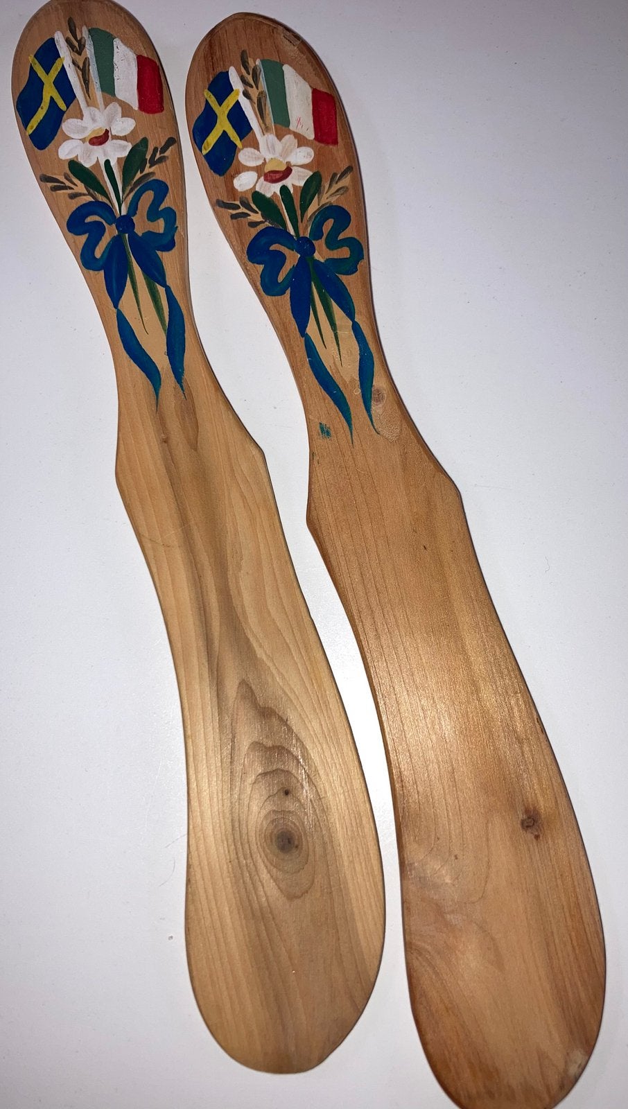 2 Traditionele Zweedse Botermesjes Hout Zweden mes boter, Antiek en Kunst, Curiosa en Brocante, Ophalen