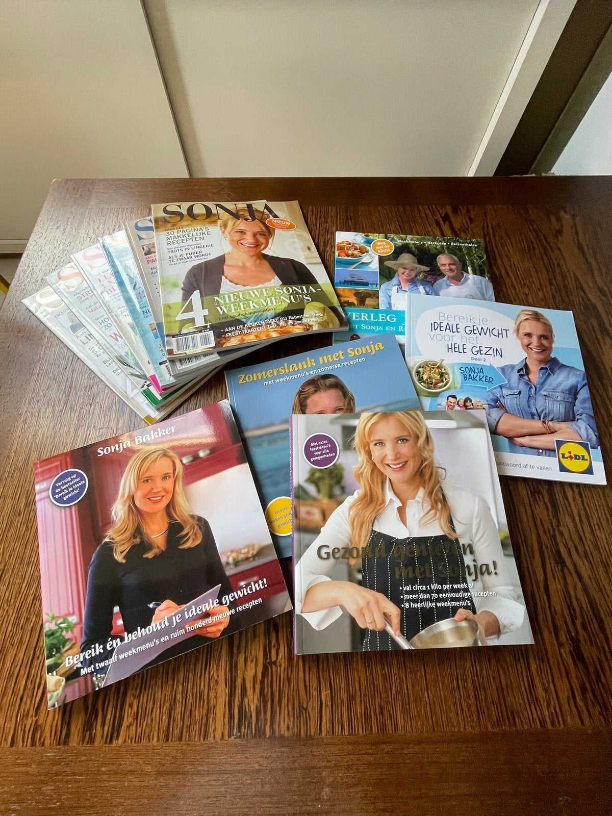 5 boeken en 6 magazines Sonja Bakker, Boeken, Ophalen, Zo goed als nieuw