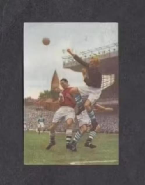 Voetbalplaatje Manchester City Doelman Trautmann in actie., Ophalen of Verzenden, Zo goed als nieuw