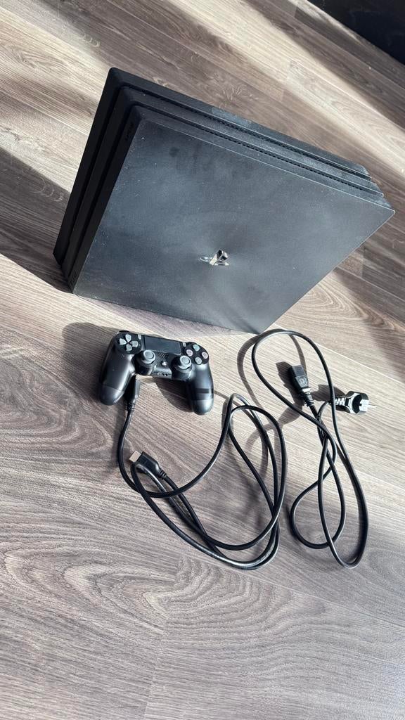 PS4 Pro 1TB met controller en 5 games, Ophalen of Verzenden, 1 TB, Met 1 controller, Pro