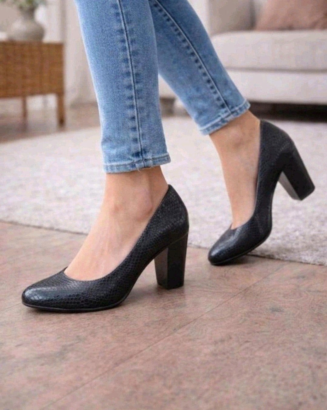 Zwarte pumps met slangenprint en blokhak - Maat 40, Kleding | Dames, Pumps, Zwart, Ophalen of Verzenden, Zo goed als nieuw