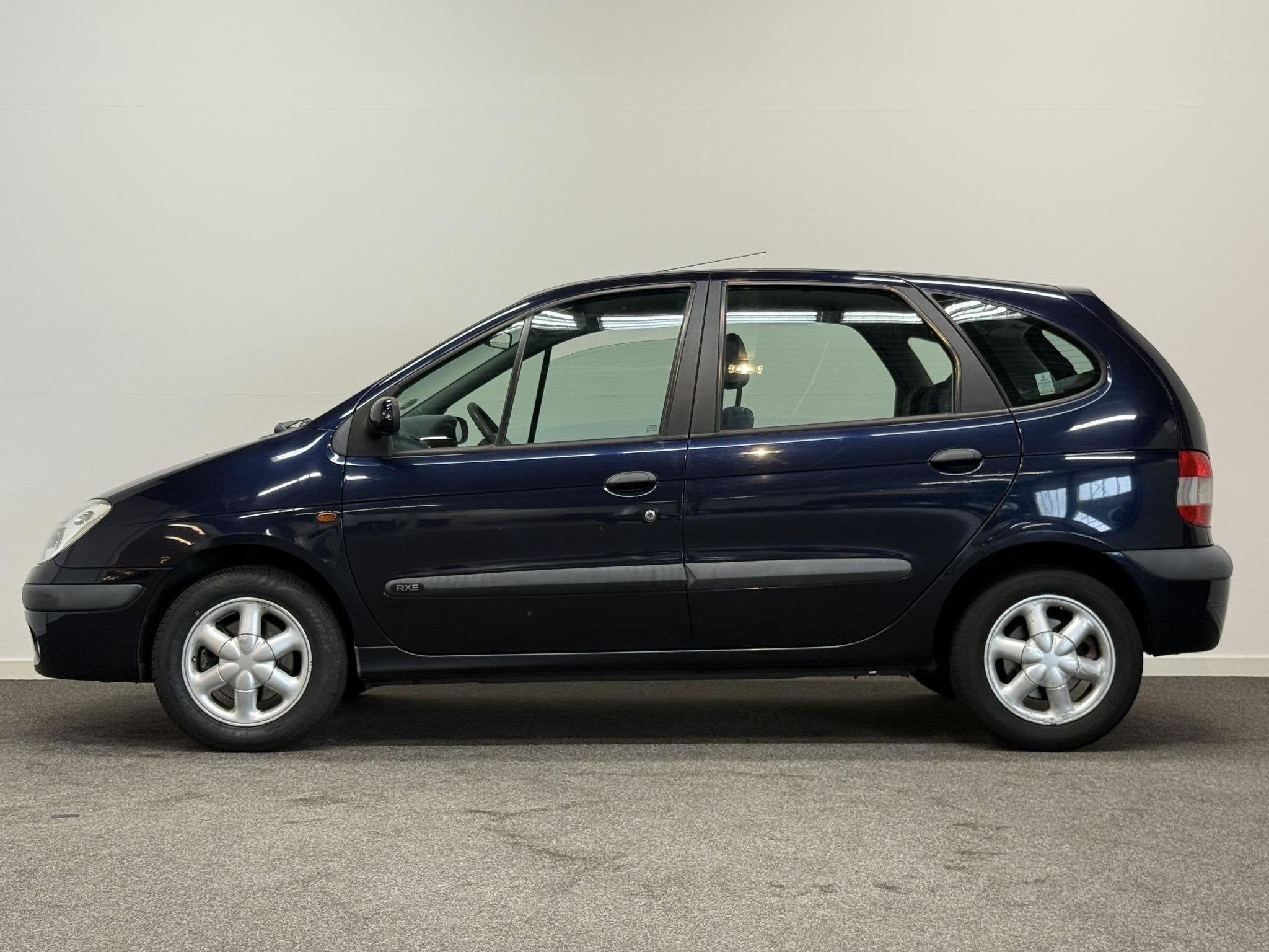 Renault Scénic 1.6-16V RXE Airco! Nieuwe apk!, Auto's, Renault, Voorwielaandrijving, Metallic lak, Gebruikt, 1225 kg