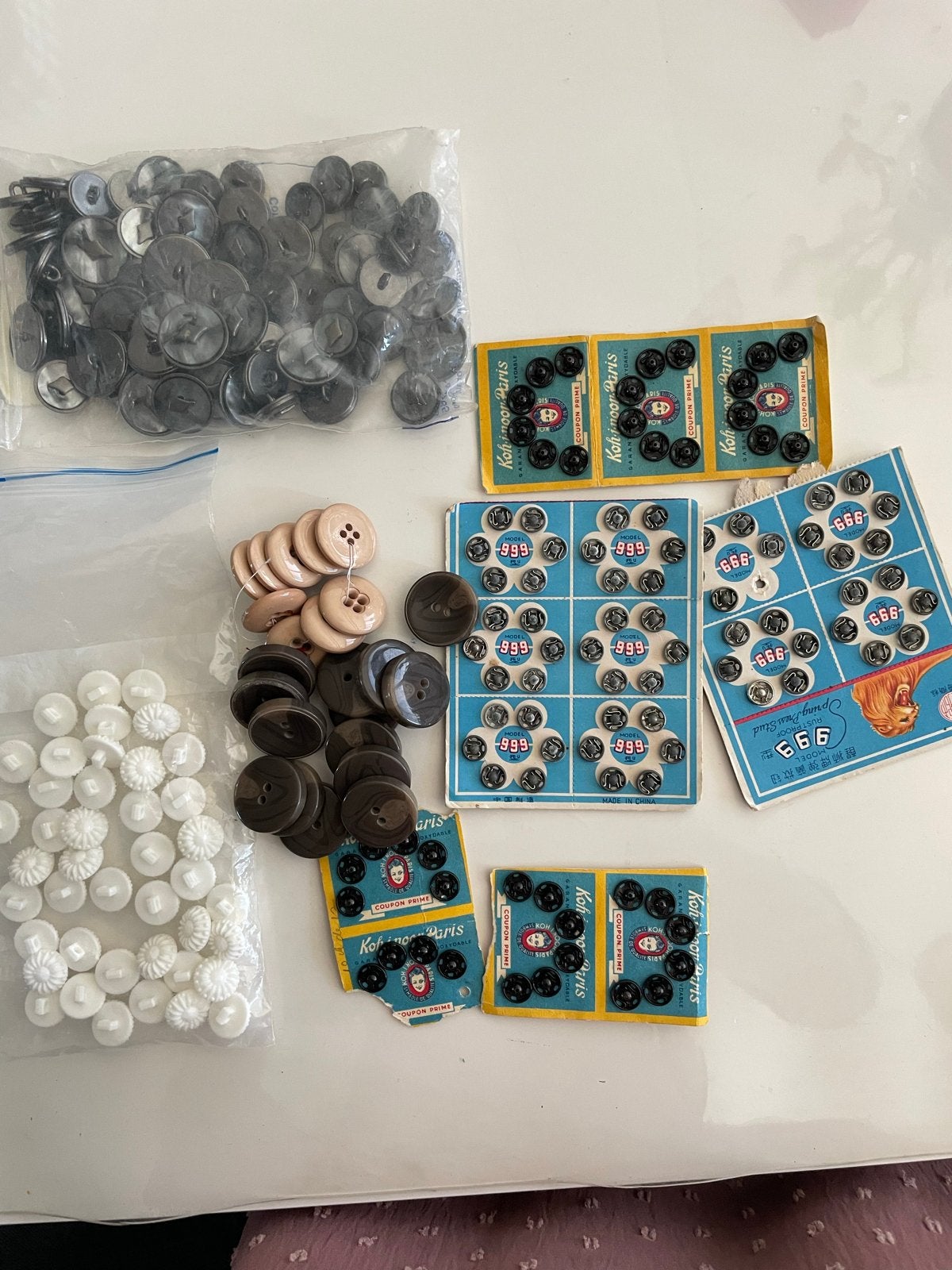 Diverse knopen voor kleding en hobbyprojecten, Ophalen of Verzenden, Gebruikt, Knoop of Knopen