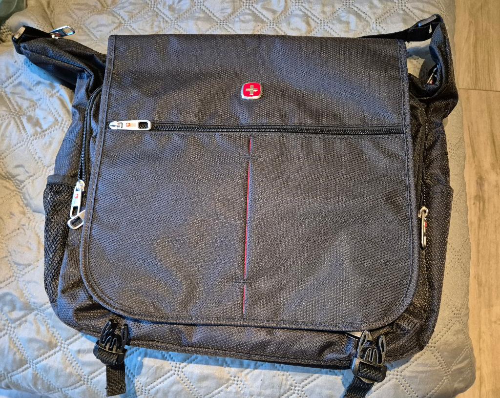 Wenger (Swiss) 15.6 inch laptop schoudertas, Meerdere vakken, 15 inch, Ophalen of Verzenden, Zo goed als nieuw