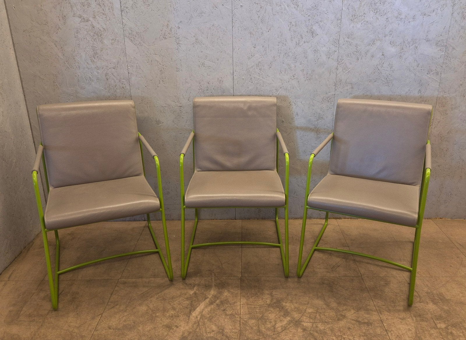 3x Leolux Spring Design Eetkamerstoel Leer Grijs/Groen, Ophalen, Leolux, Overige kleuren, Drie